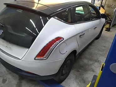 Auto delovi, gume i tjuning: Lancia delta kompletan auto u delovima kod boje 296/B. Lancia delta — 16