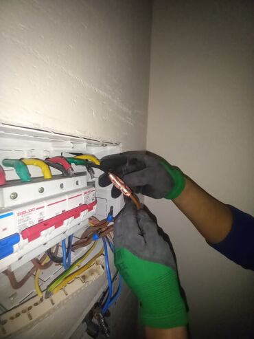 Электрики, электромонтажники: Электрик. Больше 6 лет опыта — 12