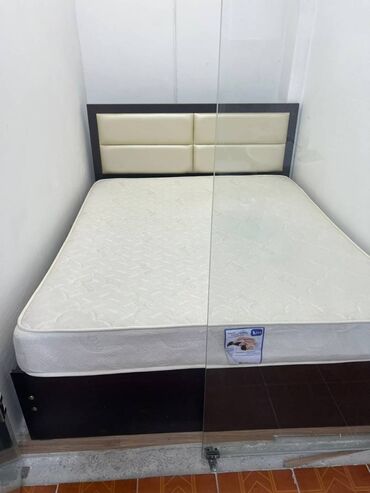 кровать с матрасом: Двуспальная Кровать