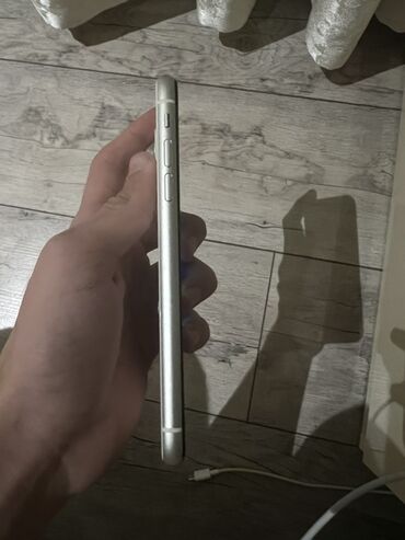 Apple iPhone: IPhone 11, 64 GB, Ağ, Face ID — 7