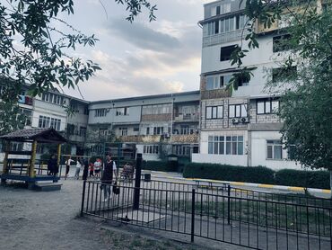 квартира бишкек ош рынок: 1 бөлмө, 36 кв. м, 104-серия, 1 кабат