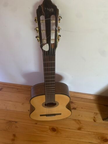 Klassik gitaralar: Klassik gitara, İşlənmiş, Ünvandan götürmə, Ödənişli çatdırılma -da lalafo.az — 10 Klassik gitaralar: Klassik gitara, İşlənmiş, Ünvandan götürmə, Ödənişli çatdırılma — 10