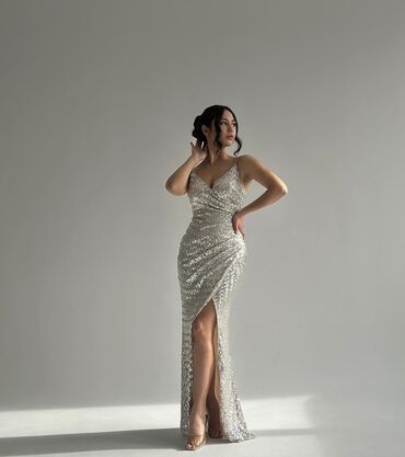 серое платье с: Вечернее платье, Длинная модель, Без рукавов, С пайетками, M (EU 38)