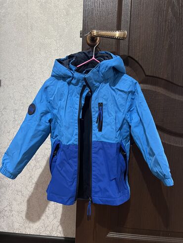 детская куртка деми: Деми мембранная куртка (уни) на рост 104. Состояние новой вещи,кроме