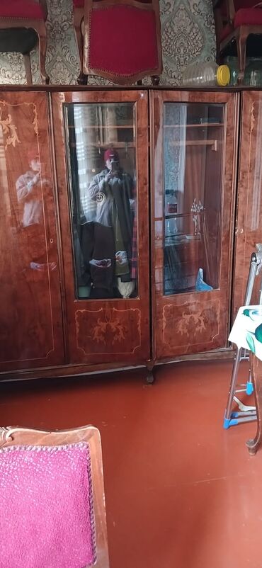 Divan və masa dəstləri: Açılan, 4 qapılı Düz dolab, Servant