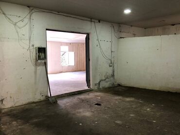 Digər kommersiya daşınmaz əmlakı: Obyekt Əhmədli qəsəbəsinin əsas yolun üzərində yerləşir. Qeyri-Yaşayış — 19