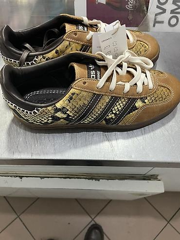 torba aldo: Adidas x Wales Bonner – uniseks patike sa zmijskim printom - Model — 4