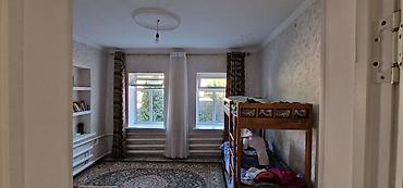 Продажа коттеджей и домов: Продается дом, в городе Каракол, в хорошем центральном районе, ул — 4