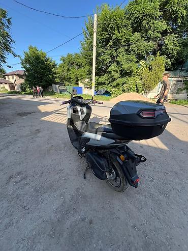 Скутеры: Скутер (мопед) городского класса с современным дизайном — 3