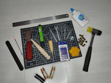 инструменты для работы с кожей: Набор по работе по коже. пробойники кромкорезы молоток специальный