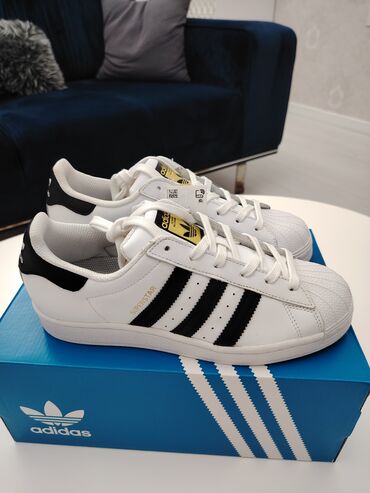 Adidas Superstar Orijinaldır Unisex modeldir Yenidir birkaları