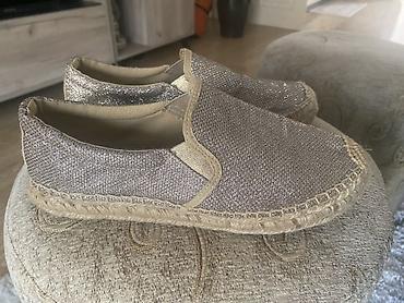 magnum cipele: Ženske espadrile sa sjajnim gornjištem - Model: slip-on espadrile - — 4