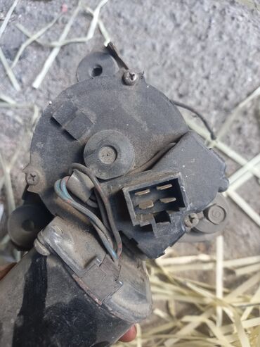 Другие автозапчасти: Маторчик дворника мазда 323 1985 at lalafo.kg Другие автозапчасти: Маторчик дворника мазда 323 1985