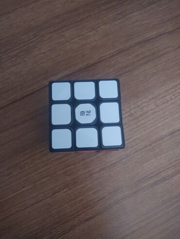 uşaq qarşoku: Rubik kubuki 5 manat almışam bir az isdendiyi üçün 3 manata satıram