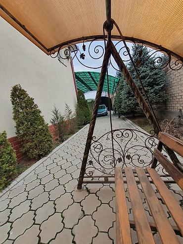 Продажа коттеджей и домов: Продается два 2 этажных особняка. р-н мкр.Джал, по — 12