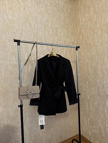 Dəstlər, kostyumlar: Qara qadın blazer - Blazer: Klassik qara rəng, yüngül parça, ön — 1