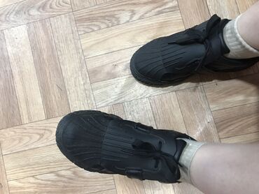 спортивная обувь мужская: Луноходы унисекс, чёрного цвета, размер 38, но по факту 37, размер не