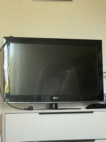 приставка сайма: Телевизор LG, диагональ примерно 22–26". Классическая черная рамка