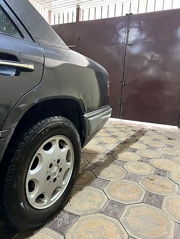 на 124: Mercedes-Benz W124: 1993 г., 2.2 л, Механика, Бензин, Седан — 4