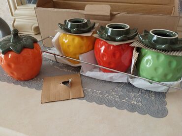 yemek qızdırıcı: 30 manat. 4 eded yeni saxlama qablar. keramik