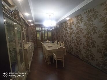 jurnalistlərin binasında ev satılır: Xırdalan, 3 otaqlı, Köhnə tikili, 135 kv. m