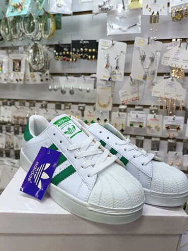 зеленые сапоги: Новые кроссовки Adidas Размеры: 32-41 Цена: 500 сом/пара Продажа
