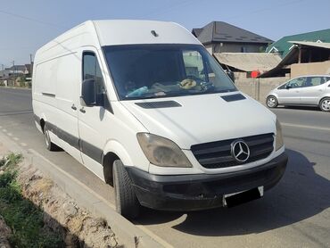 руль для скутера: Белый фургон Mercedes-Benz Sprinter, предназначенный для перевозки