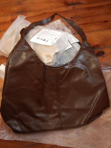 Çantalar: Yenidir, paketin içində Qiymət 15 AZN Çatdirilma : metronun — 4