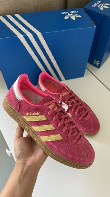 adidas жилетка: Новые все оригинальные кроссовки Onitsuka Tiger, Adidas, Samba