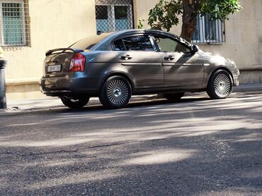 Hyundai: Hyundai Accent: 1.5 l | 2008 il Sedan — 1