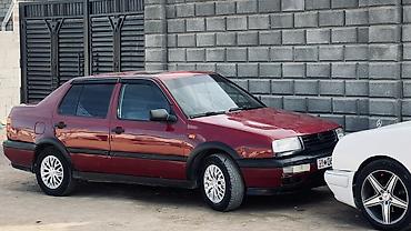 кузов на пассат: Volkswagen Vento: 1994 г., 1.8 л, Кол менен иштөөчү, Бензин, Седан — 4