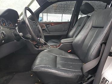 Mercedes-Benz: Mercedes-Benz E-Class: 2 l | 1997 il Sedan — 6