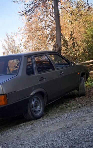VAZ (LADA): VAZ 21099 sedan - Kuzov: 4 qapılı, düz xətli klassik sedan dizaynı - — 8