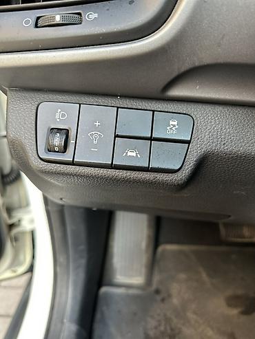 Kia: Kia Stonic: 2018 г., 1.6 л, Робот, Дизель, Кроссовер — 10