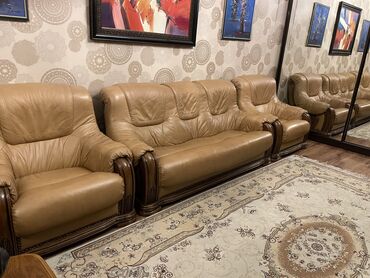 диван из палет: Продаю диван и кресло чистая кожа и дерево, (из Малайзии) (можете