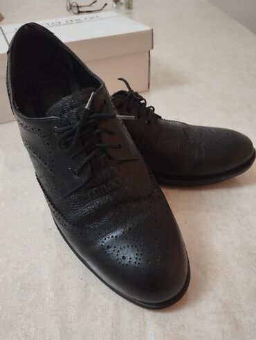 Ayaqqabılar: Kişi klassik ayaqqabısı – broq üslubunda - Rəng: qara - Ölçü: 43 — 6