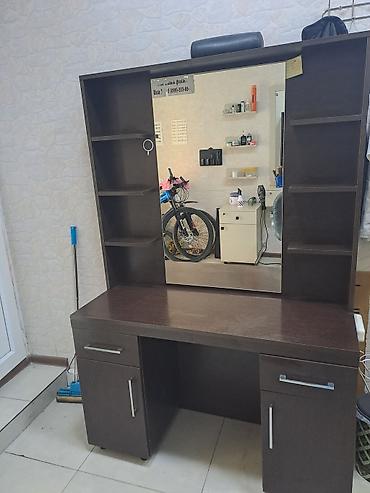 Bərbər/salon masası və güzgü vitrin dəsti - Material: tünd rəngli