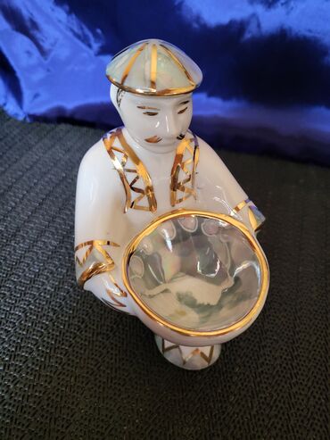 Figure: Figura,ili drzac nov za jaje cuvarkucu,Zajecar porcelan,rucno — 3