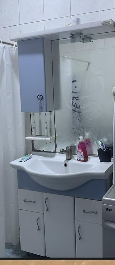 hamam asılqan: Hamam üçün lavabo və dolab dəsti - Üst hissə: güzgülü asma dolab — 1