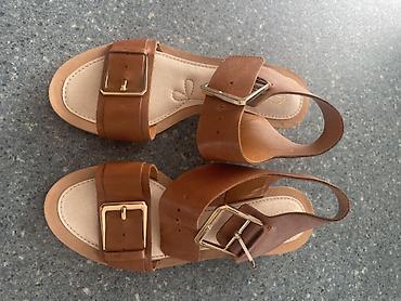 Basanoşka və səndəllər: Qadın üçün dəri sandal - Rəng: karamelli/qəhvəyi Yenidir çox — 1