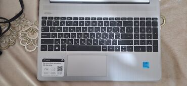 HP: HP noutbuk – 15.6" ekranlı, gümüşü korpus. Ekran SENSORDU — 2