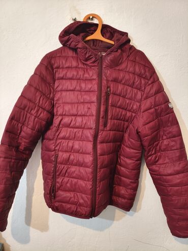 срочно в связи с переездом: Куртка Б/у l-XL размер в хорошем состояние 1500 сом и так час на