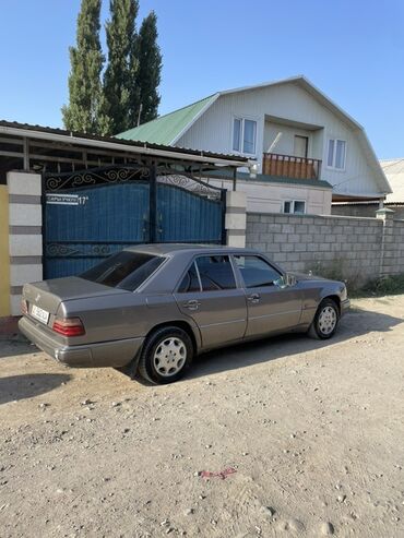 поворотник на виндом: Седан Mercedes-Benz E-класса (W124) серого цвета. Эта модель известна