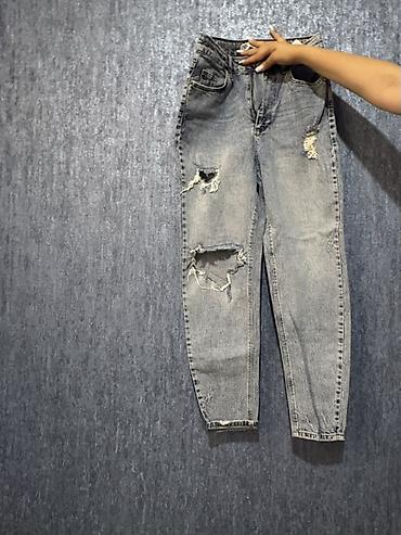 - Məhsul: Qadın üçün yırtıq detallı mom-fit cins şalvar - Rəng