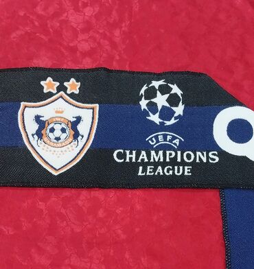 şir şekilleri: Qarabağ futbol klubunun azərkeş şərfləri satılır. Xüsusi fərqi odur