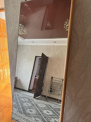 standing mirror: Трёхсекционный шкаф-купе из ЛДСП под дерево с зеркальной раздвижной — 4