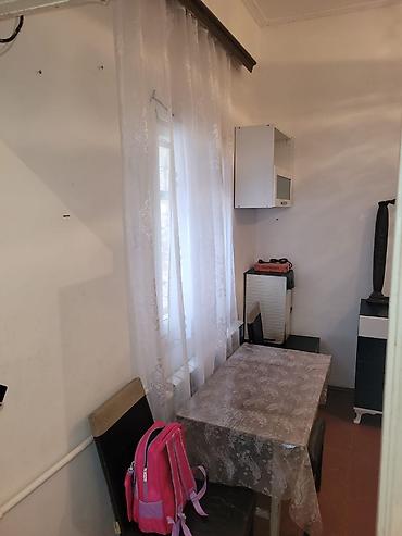 iceri seher: Kirayə üçün kiçik studiya tipli yaşayış yeri. Hamamtualet.,balkon — 4
