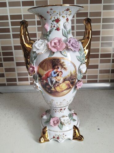 divar ucun dekor: Bir vaza, Farfor