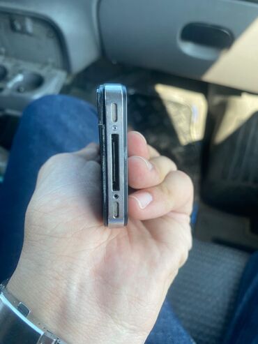 Apple iPhone: IPhone 4S, 32 GB, Qara, Qırıq
