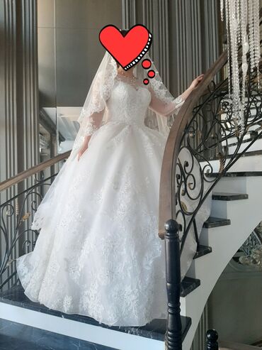 накидка на свадебное платье: Свадебное платье
 одевали лишь один раз
